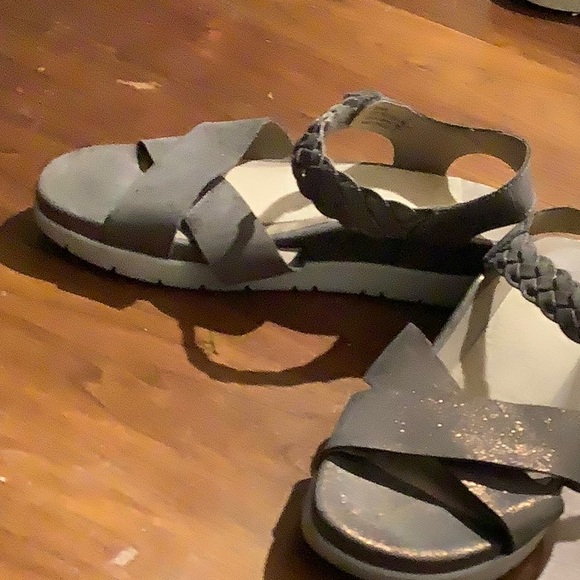 Aetrex bronze sparkle adjustable sandals - Picture 2 of 4